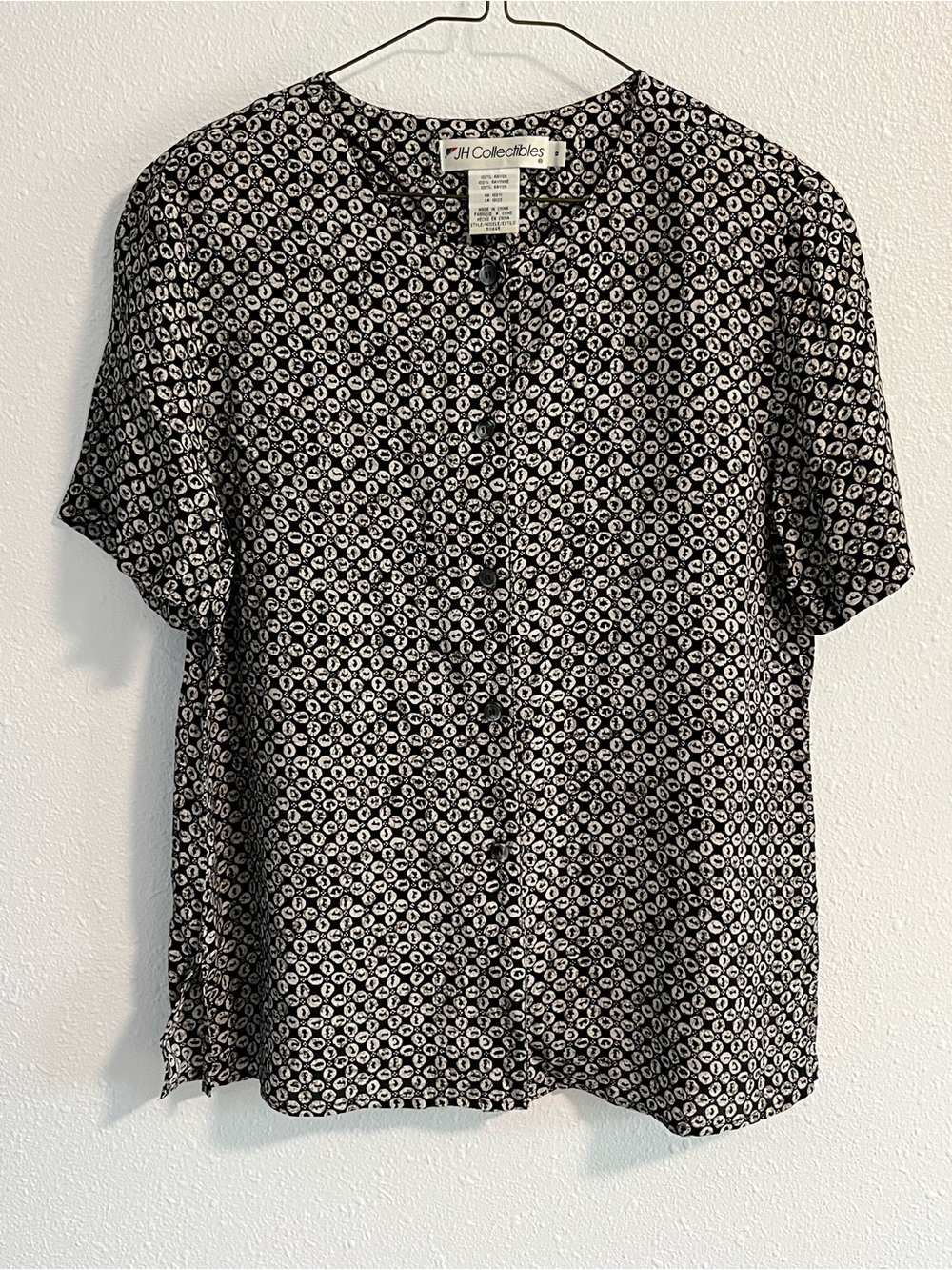 JH Collectibles Black & White Geometric Button-Front Blouse Size Small